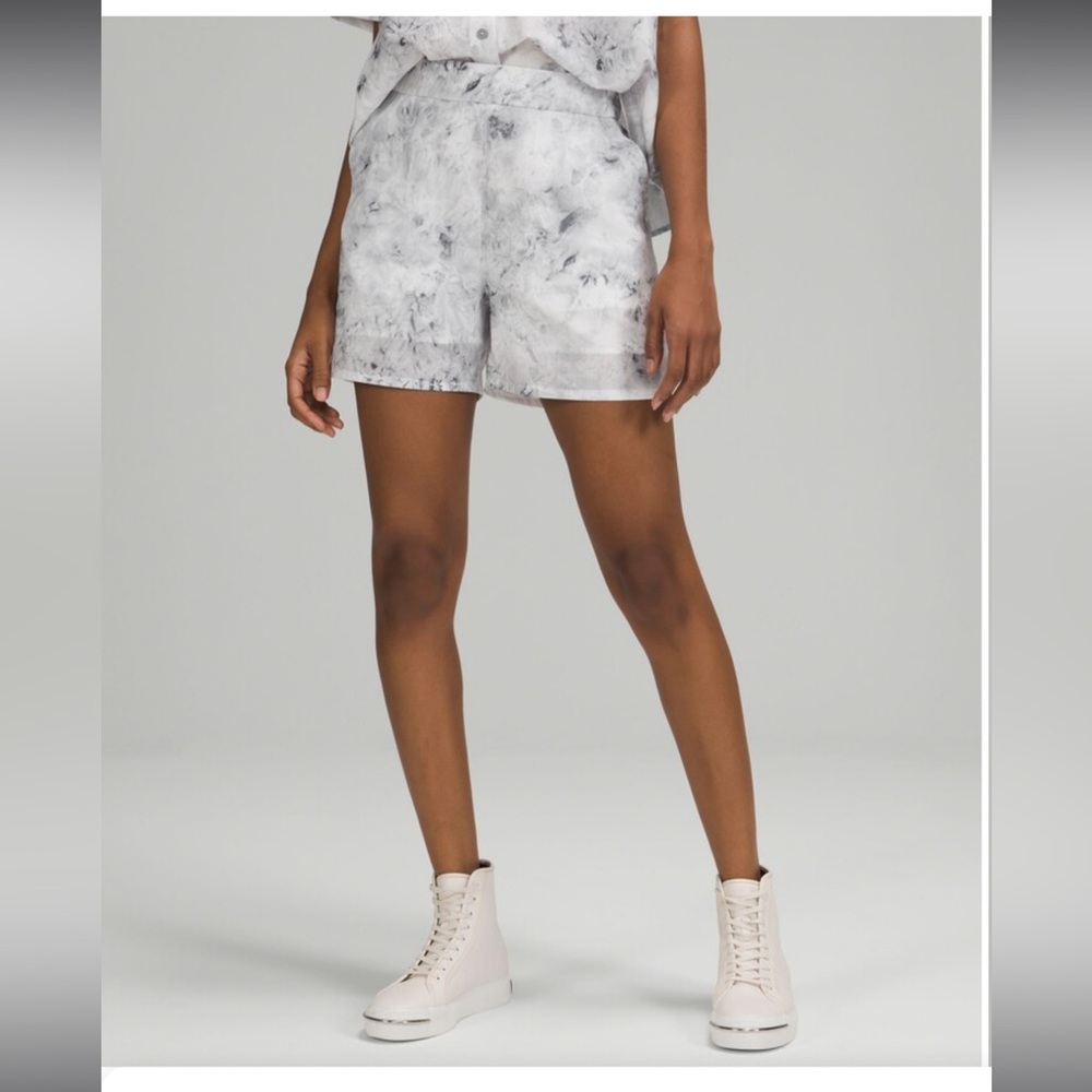 Lululemon Flat-Front Relaxed Short 4.5"